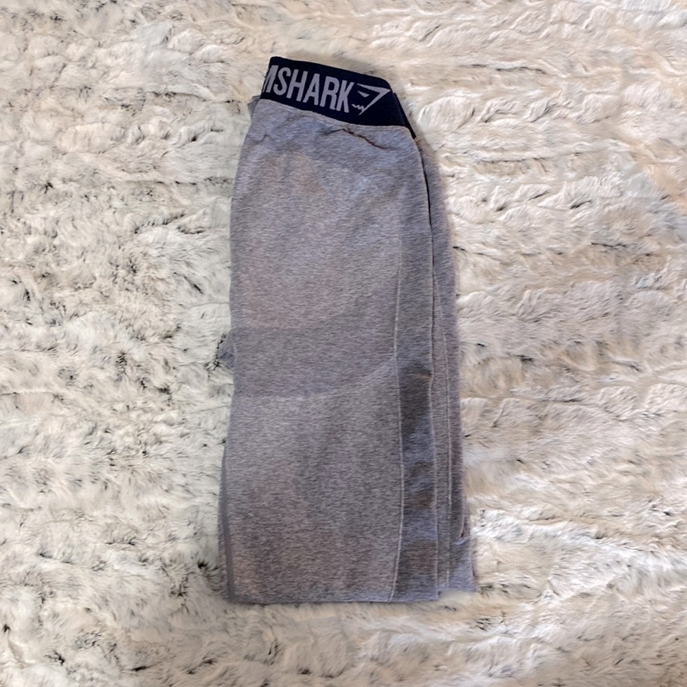 Reposhing this item! I love them, but I’m ready to rotate my wardrobe🪷☀️